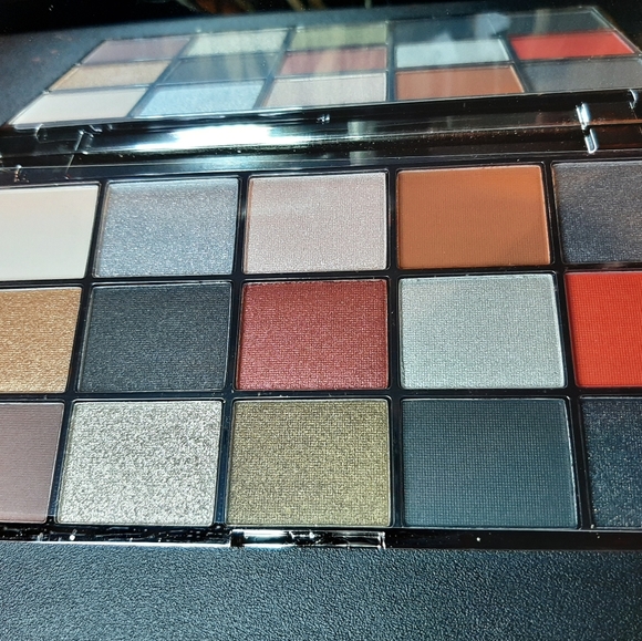BNIB Revolution Black Ice palette - Picture 1 of 3
